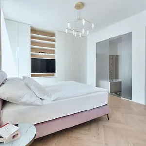 Daire High Heaven, Prag