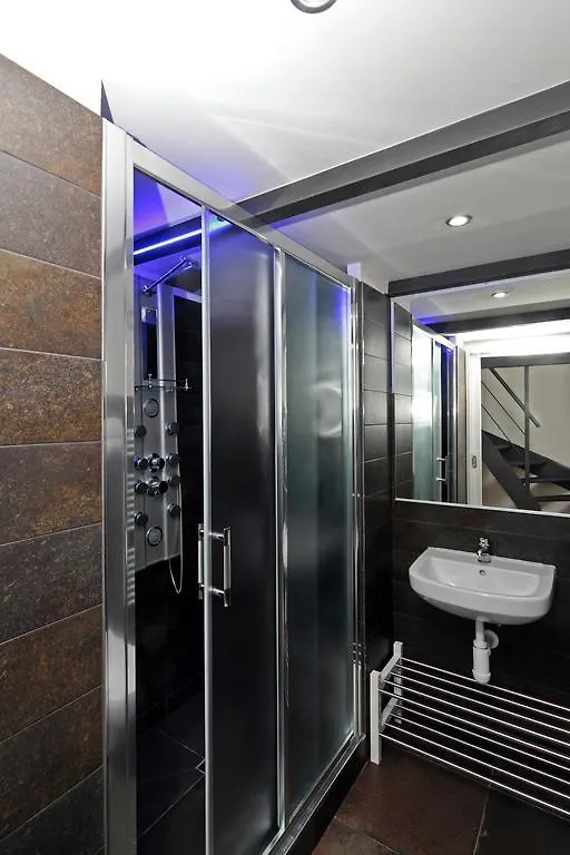 Apartment House - The Modern Flat Praga